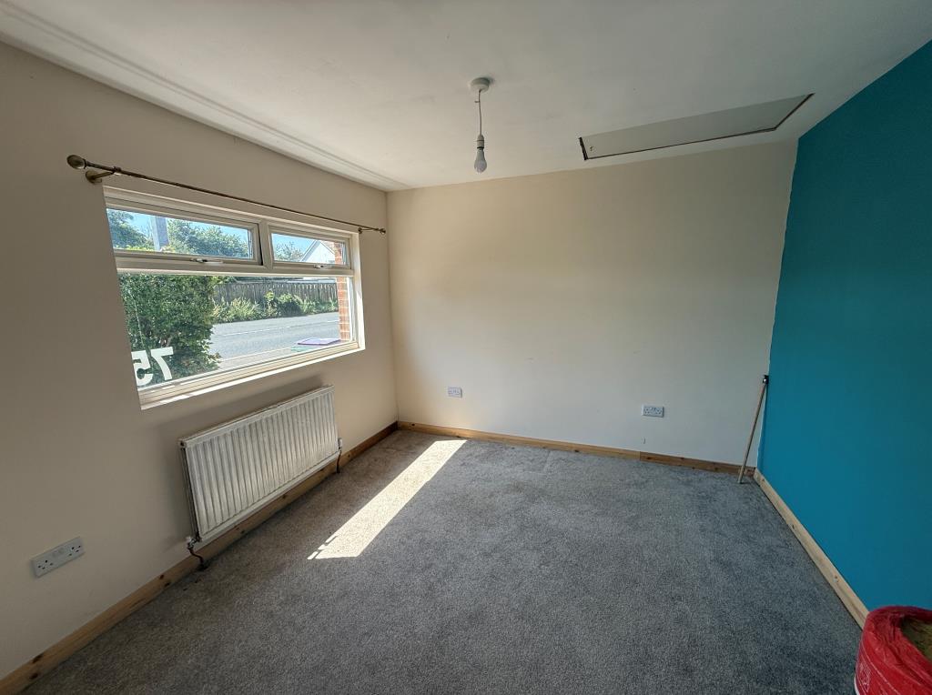 Lot: 158 - DETACHED BUNGALOW FOR REFURBISHMENT - Bedroom